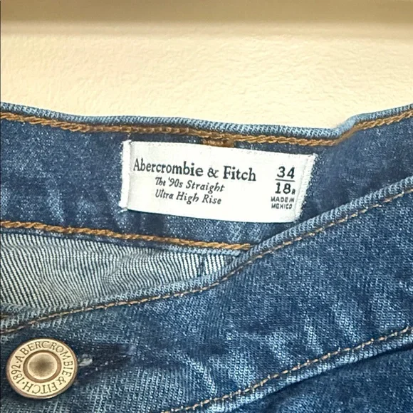 Abercrombie & Fitch Women's '90s Straight Ultra High Rise Blue Jeans - Picture 2 of 8